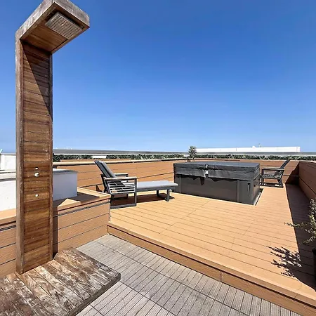 Azura 3br With Jacuzzi Rooftop And Bbq