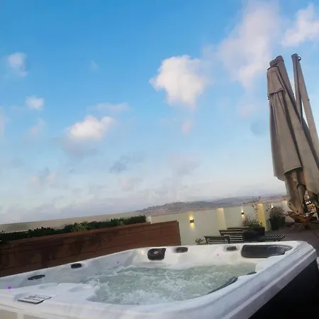 Azura 3br With Jacuzzi Rooftop And Bbq